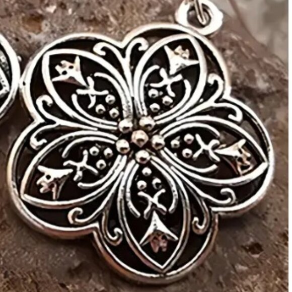 Vintage Intricate Floral Design Silver Electro-Plated Drop Dangle Earrings - Picture 3 of 3